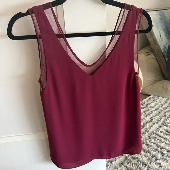 Aritzia Babaton silky dark pink tank blouse, size XXS. Will fit XS - Picture 2 of 3